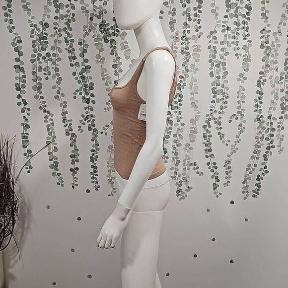 FREE PEOPLE  SQUARE ONE SEAMLESS CAMISOLE IN NUDE SZ M/L - Picture 6 of 9